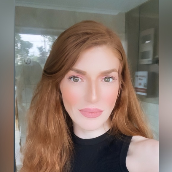 Meet your Posher, Hanna - Picture 1 of 5